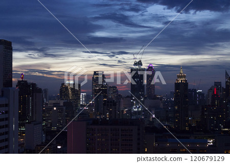 Cityscape of Bangkok at twilight 120679129