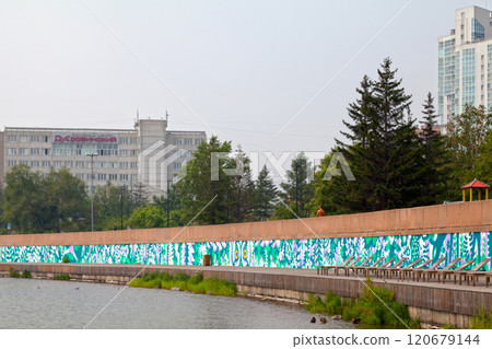Yenisei river bank in Krasnoyarsk 120679144