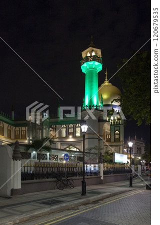 Masjid Sultan mosque in Singapore by night 120679535