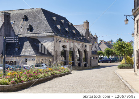 The market hall in Guerlesquin 120679592