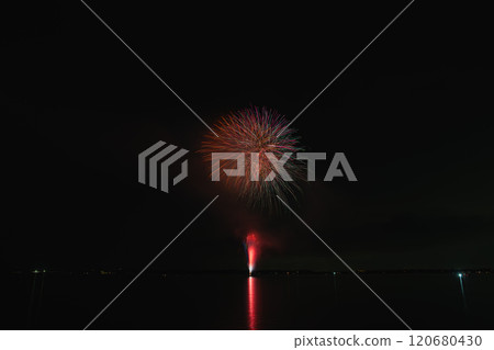 Fireworks bursting into the night sky at the Lake Kosai Fireworks Festival in Kosai City (Shizuoka Prefecture) Fireworks bursting into the night sky at the Lake Kosai Fireworks Festival in Kosai City (Shizuoka Prefecture) 120680430