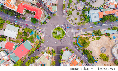 A difficult road intersection. A difficult road intersection. 120680793