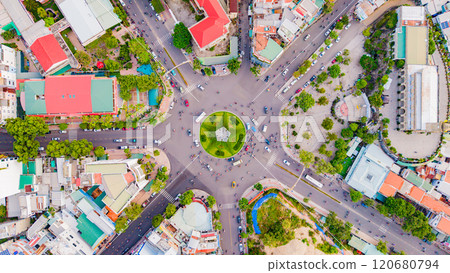 A difficult road intersection. A difficult road intersection. 120680794
