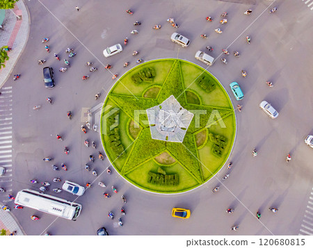 A difficult road intersection. 120680815