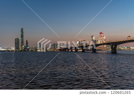 Night view of cityscape of Seoul capital of South Korea and Hangang river 120681265