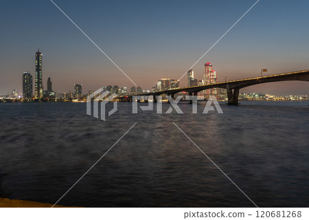 Night view of cityscape of Seoul capital of South Korea and Hangang river 120681268