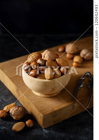 Mix nuts in wooden bowl. Almonds, hazelnuts, cashews, walnuts. Copy space Mix nuts in wooden bowl. Almonds, hazelnuts, cashews, walnuts. Copy space 120682493