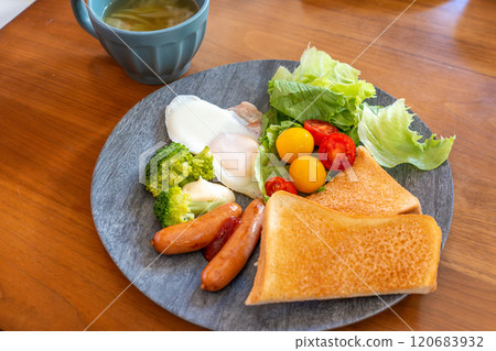 Delicious breakfast 120683932