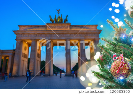 Brandenburg gate at night, Berlin 120685500