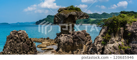 蘋果岩(傘岩)柿泊海岸長崎日落之路全景【長崎市】 蘋果岩(傘岩)柿泊海岸長崎日落之路全景【長崎市】 120685946