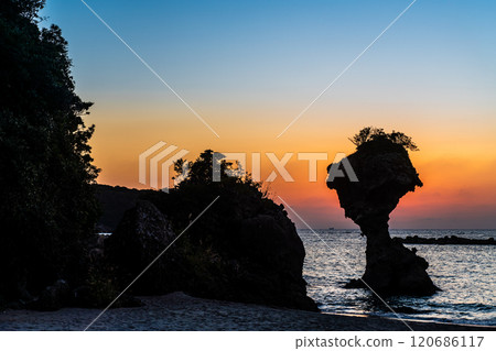 Sunset after sunset at Ringo-iwa (Umbrella Rock), Kakidomari Coast, Nagasaki Sunset Road, Nagasaki City 120686117