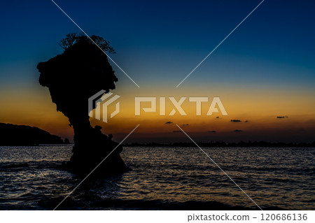 蘋果岩（傘岩）日落後的日落 柿泊海岸 長崎日落之路【長崎市】 120686136