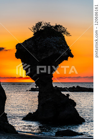 Sunset after sunset at Ringo-iwa (Umbrella Rock), Kakidomari Coast, Nagasaki Sunset Road, Nagasaki City 120686161