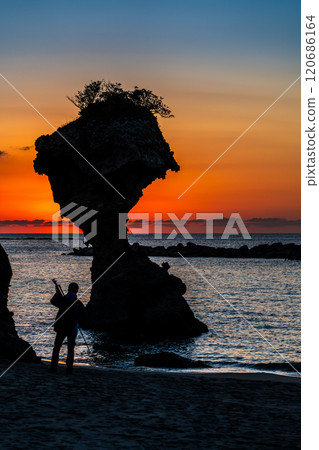 Sunset after sunset at Ringo-iwa (Umbrella Rock), Kakidomari Coast, Nagasaki Sunset Road, Nagasaki City Sunset after sunset at Ringo-iwa (Umbrella Rock), Kakidomari Coast, Nagasaki Sunset Road, Nagasaki City 120686164