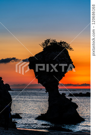 Sunset after sunset at Ringo-iwa (Umbrella Rock), Kakidomari Coast, Nagasaki Sunset Road, Nagasaki City 120686168