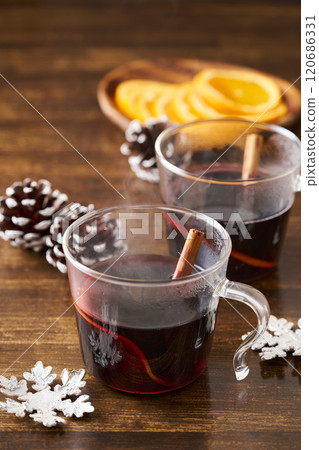 Mulled wine with orange and cinnamon Mulled wine with orange and cinnamon 120686331