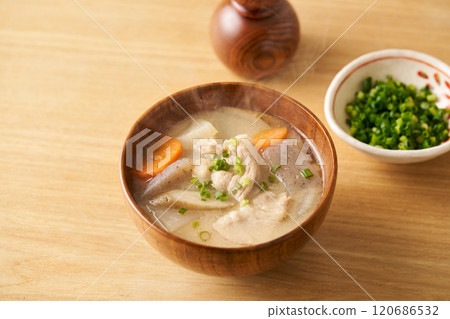 豬肉味噌湯，配料豐富 120686532