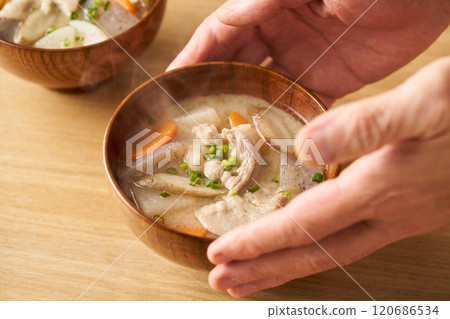 豬肉味噌湯，配料豐富 120686534