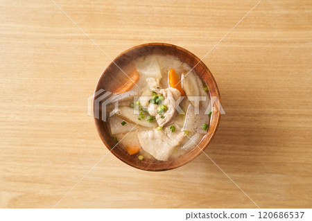 豬肉味噌湯，配料豐富 120686537