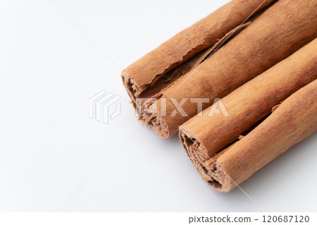 Close-up of the tip of a cinnamon stick 120687120