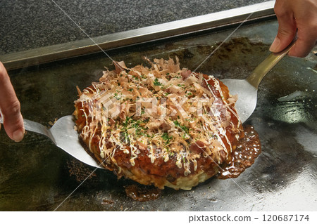 Okonomiyaki 120687174