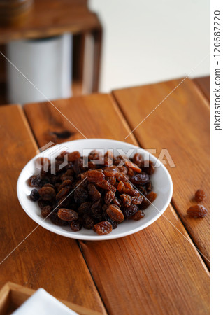 葡萄乾 120687220