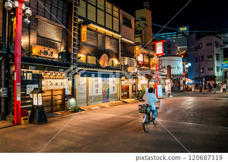 Asakusa street view in Tokyo, Japan Asakusa street view in Tokyo, Japan 120687319