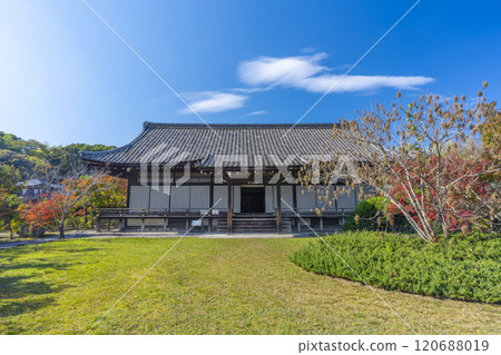 Autumn in Kyoto: Kanshuji Temple's Shinden Hall surrounded by autumn leaves Autumn in Kyoto: Kanshuji Temple's Shinden Hall surrounded by autumn leaves 120688019