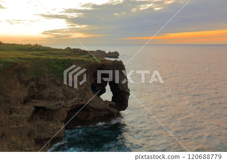 [Okinawa Prefecture] Sunset at Manzamo 120688779