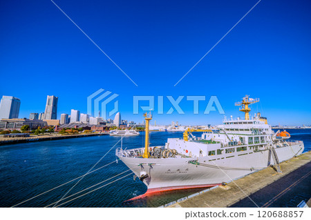 Yokohama cityscape in Japan, overlooking the Minato Mirai district and the Taisei Maru training ship docked at Yokohama's Osanbashi Pier (28th) Yokohama cityscape in Japan, overlooking the Minato Mirai district and the Taisei Maru training ship docked at Yokohama's Osanbashi Pier (28th) 120688857
