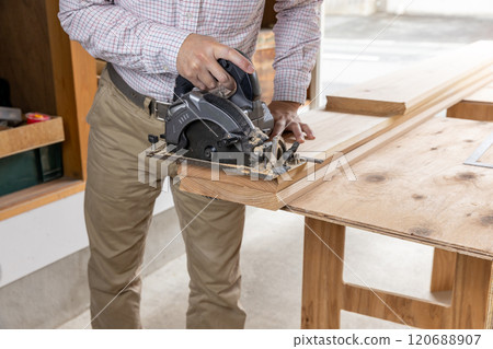 Cutting cedar boards 120688907
