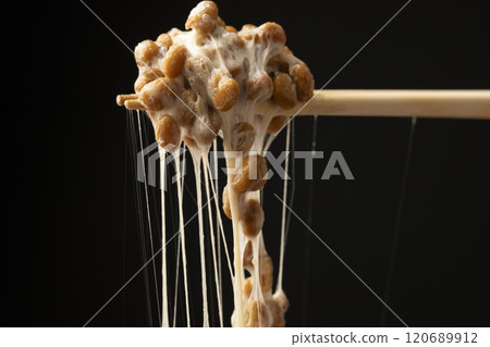 Natto, stringy natto, picking up natto with chopsticks 120689912