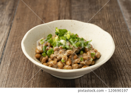 納豆 納豆裝在小碗裡 納豆 納豆裝在小碗裡 120690197