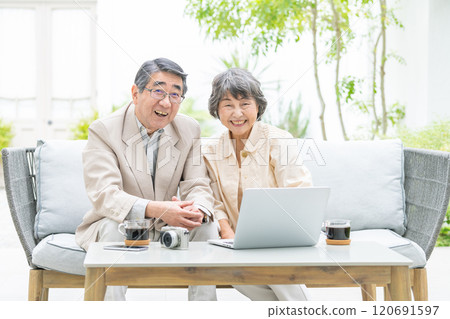 老年夫婦電腦老年 120691597