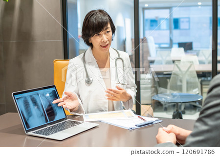 Female doctor to see 120691786