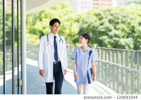 Young doctors and nurses working in hospitals Young doctors and nurses working in hospitals 120691844