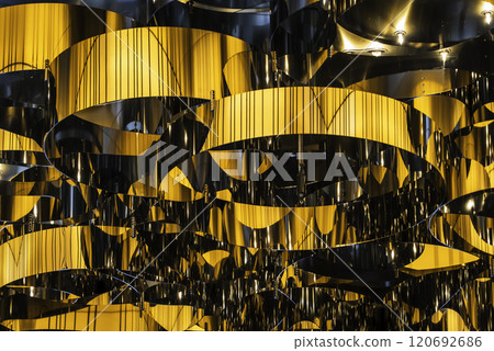 燦爛的金色光芒 燦爛的金色光芒 120692686