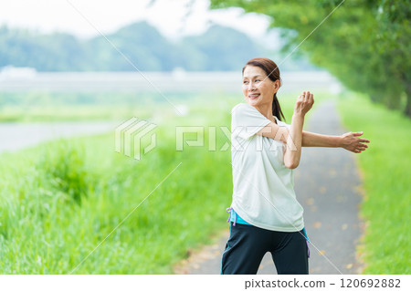 高級女性伸展 120692882