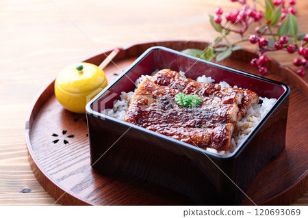 It looks just like grilled eel! Chikuwa and eel rice bowl (imitation eel) 120693069