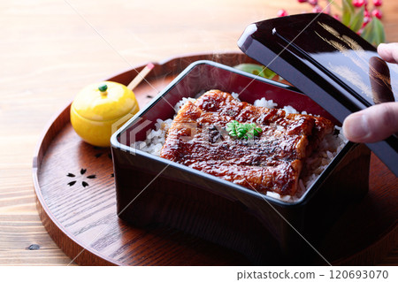 It looks just like grilled eel! Chikuwa and eel rice bowl (imitation eel) It looks just like grilled eel! Chikuwa and eel rice bowl (imitation eel) 120693070