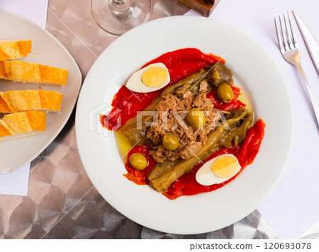 Escalivada with eggplant, peppers, tuna and egg 120693078