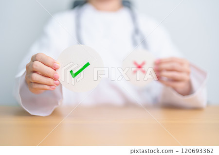 Doctor show Right symbol paper. True and false, accept and rejected, evaluation, Diagnosis, Vote, Poll, Yes or No, Health, Medical and Survey concepts Doctor show Right symbol paper. True and false, accept and rejected, evaluation, Diagnosis, Vote, Poll, Yes or No, Health, Medical and Survey concepts 120693362