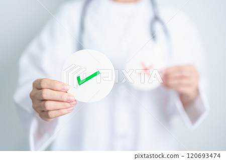 Doctor show Right symbol paper. True and false, accept and rejected, evaluation, Diagnosis, Vote, Poll, Yes or No, Health, Medical and Survey concepts Doctor show Right symbol paper. True and false, accept and rejected, evaluation, Diagnosis, Vote, Poll, Yes or No, Health, Medical and Survey concepts 120693474