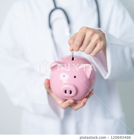 Doctor holding piggy bank and putting coin. and Healthcare cost, Money Saving, Health Insurance, Medical, Donation and Financial concepts 120693486