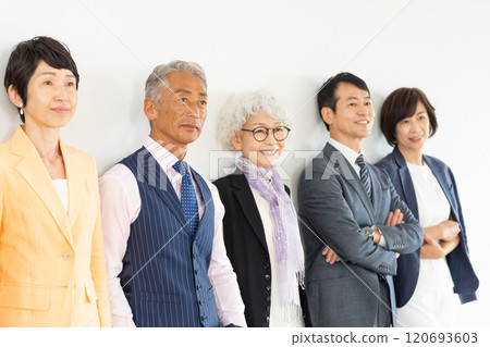 資深商人和職業女性 120693603