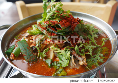 korean spicy stew made by boiling fish and vegetables with red pepper paste 120696062
