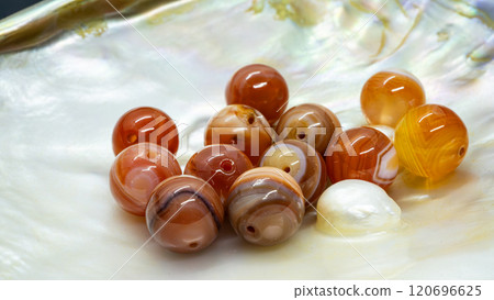 Carnelian Sardonyx 120696625