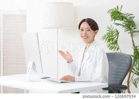 做網路醫療的女醫生 120697034