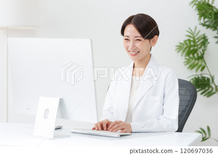做網路醫療的女醫生 120697036