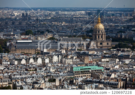 Cityscape of Paris with The Invalides 120697228